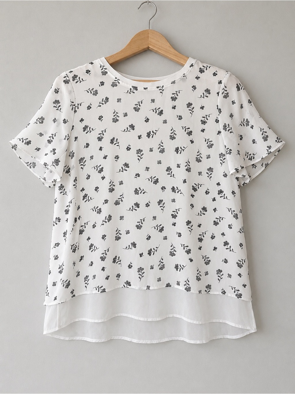 Hilary Radley White Short-Sleeve Floral Layered Hem Top large